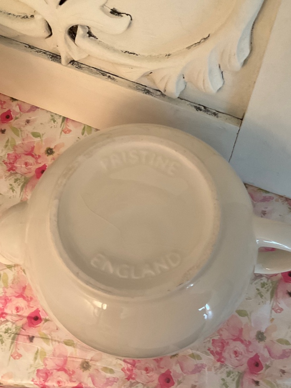 Classic White English Teapot - Picture 12 of 12